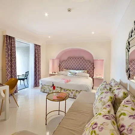 מלון Bellevue Syrene 5*